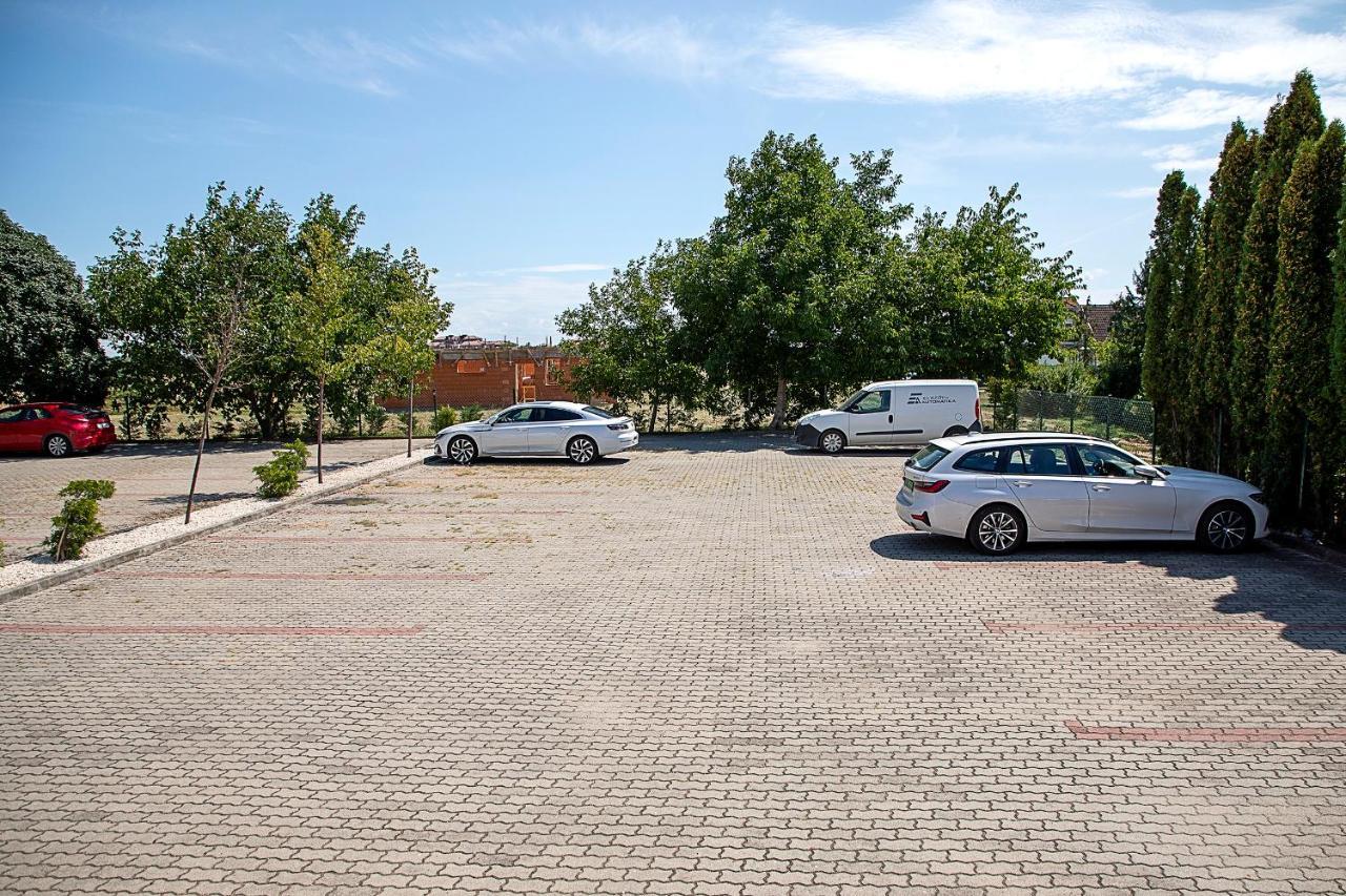 Lux Apartman Buek Buitenkant foto