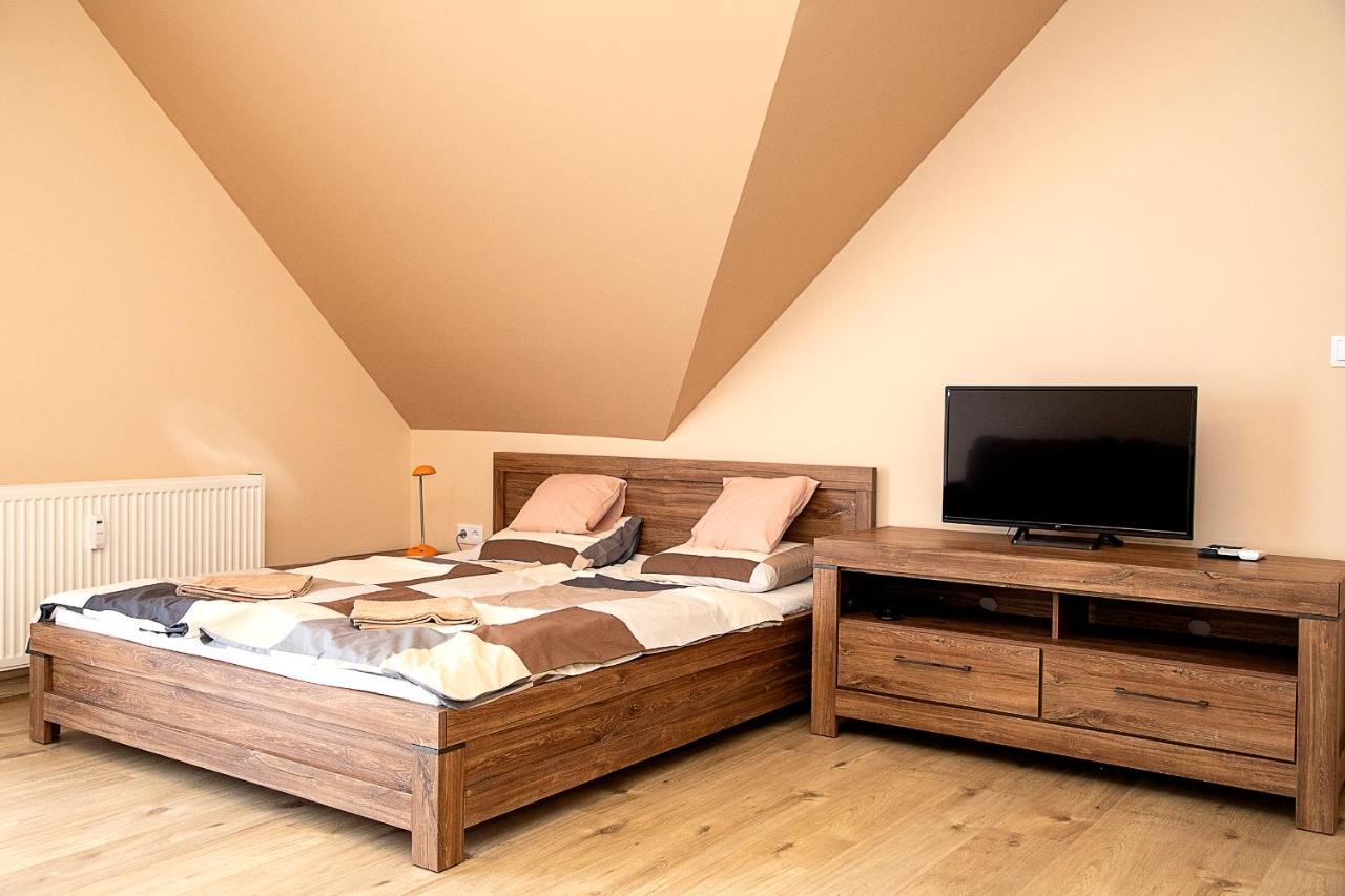 Lux Apartman Buek Buitenkant foto